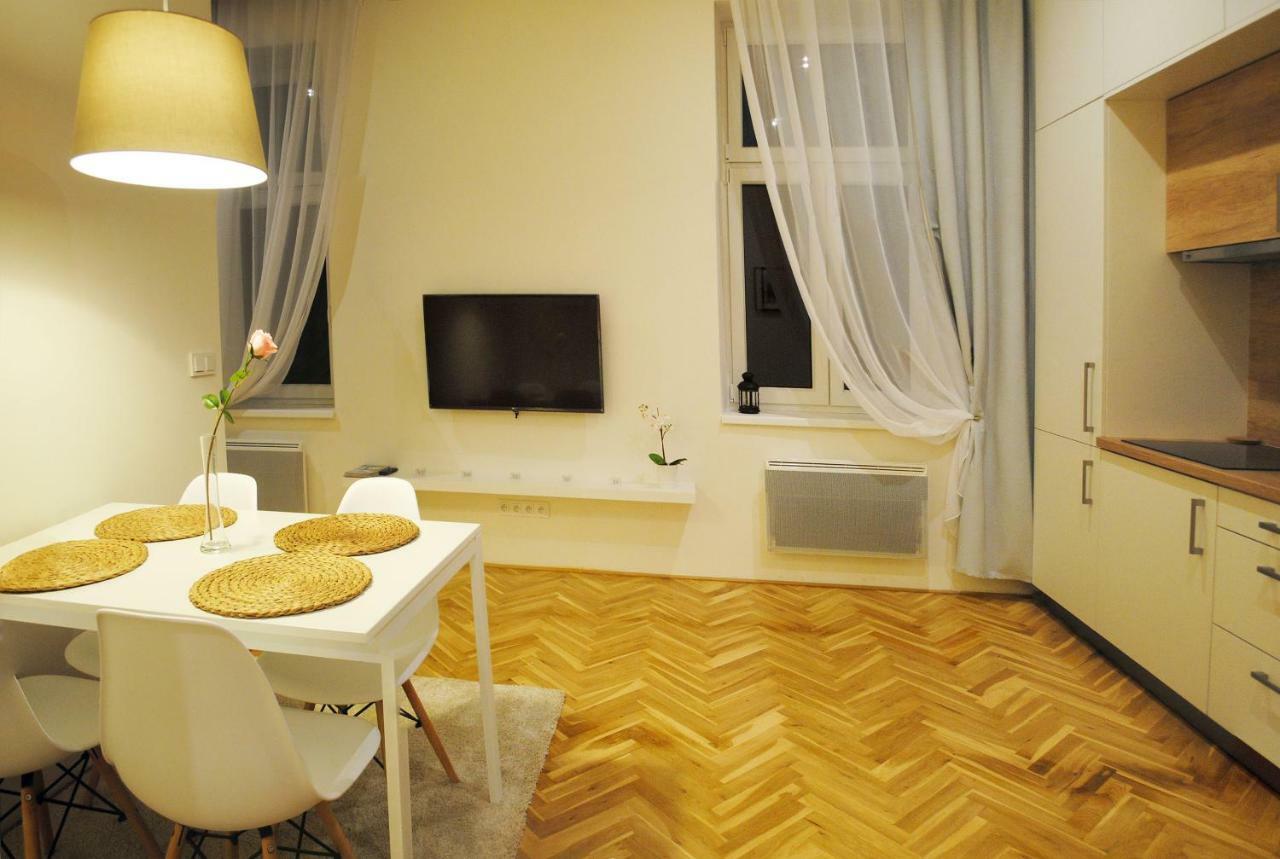 Apartments Centre In Style Olomouc Exterior photo